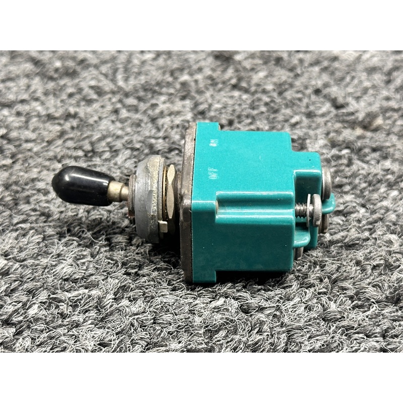 2TL1-2 (Alt: MS24524-22) Micro Switch Toggle Switch Assembly