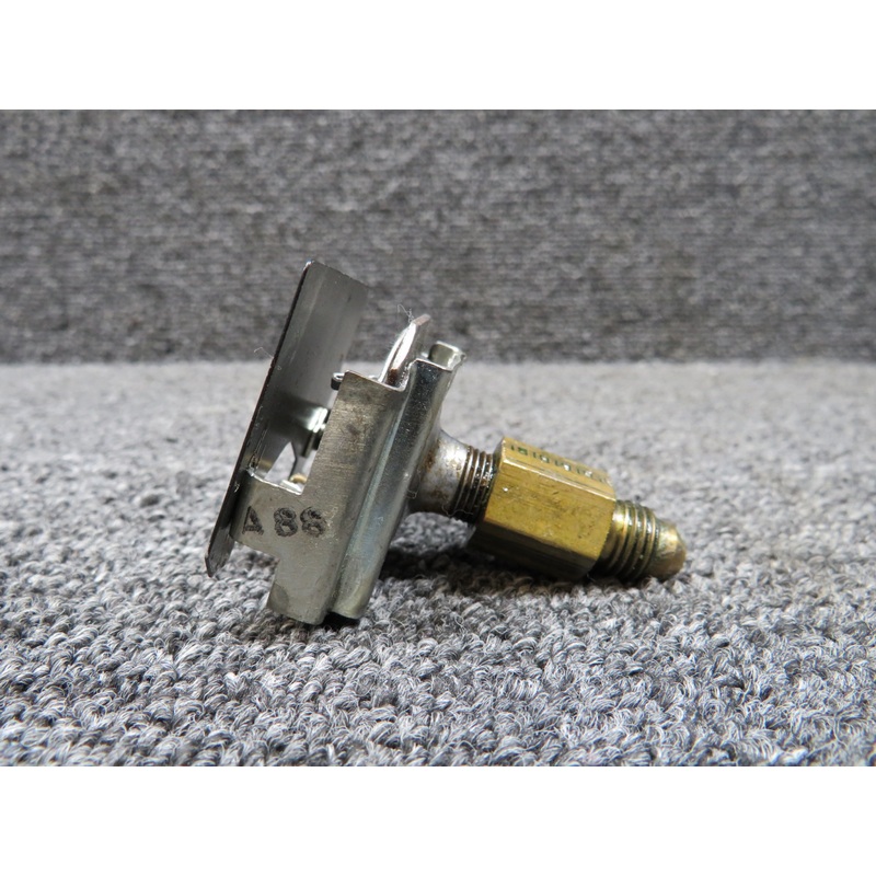 5-1363 Rochester Fuel Pressure Gauge (Missing Screw in Face)