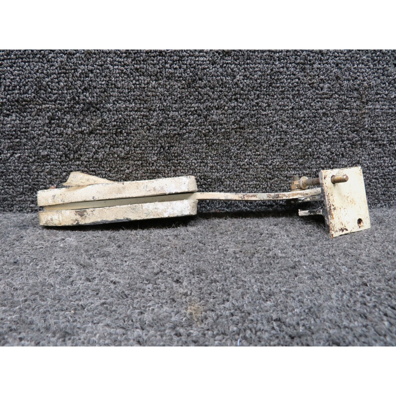 192135 Bellanca 17-30A Aileron Balance Arm Assembly (Worn Paint)
