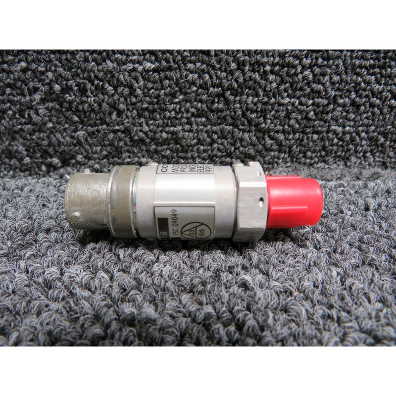 696542-1 Custom Component Switches 7G241-1 Pressure Switch (Volts: 28) (NOS)