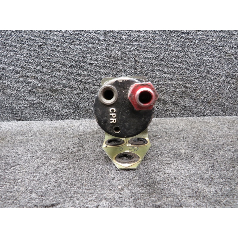 18-1704 (Alt: MS28005-8) Courter Hydraulic Pressure Transmitter with Mount (26V)