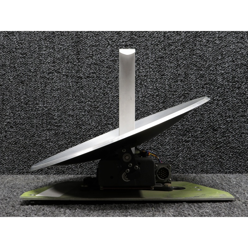 MI-585157 RCA Primus-20WXD Radar Antenna (Dent)