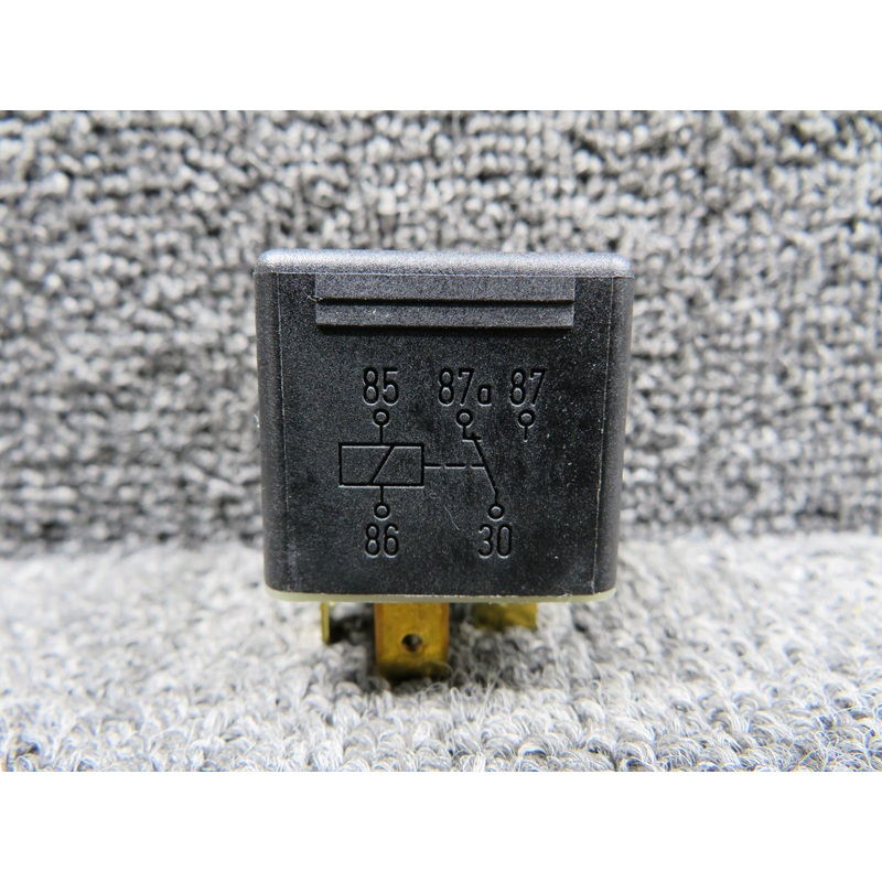 0332209211 Bosch Plug in Relay (24V)