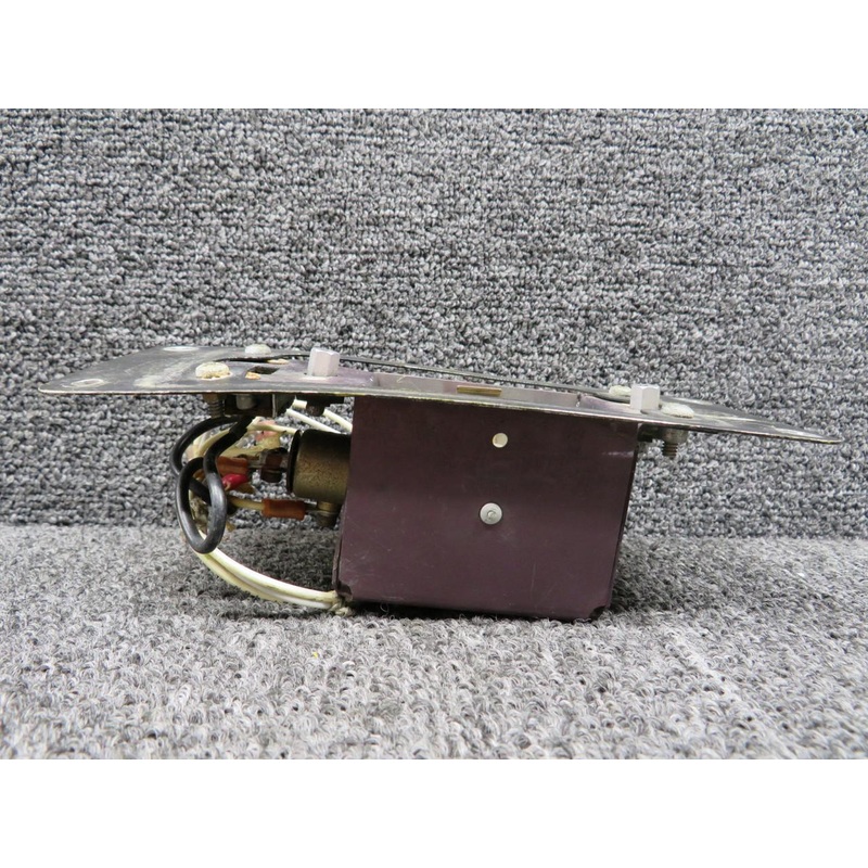 2335-1 Wemac-Swearingen Overhead Light Assembly (Missing Face Panel)