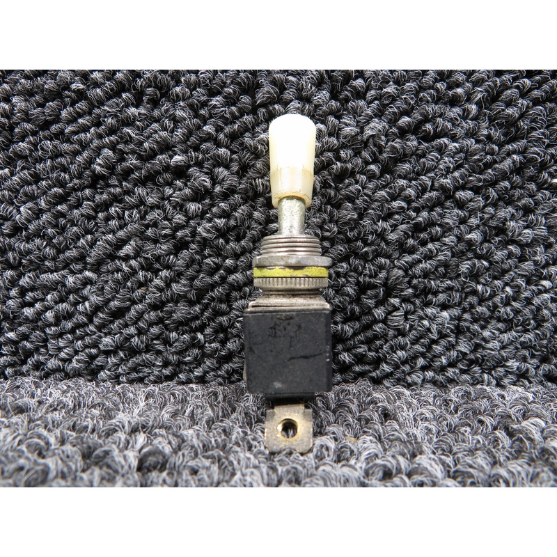 E-60272 (Alt: LR-39145) Carling Maintained Toggle Switch Assembly