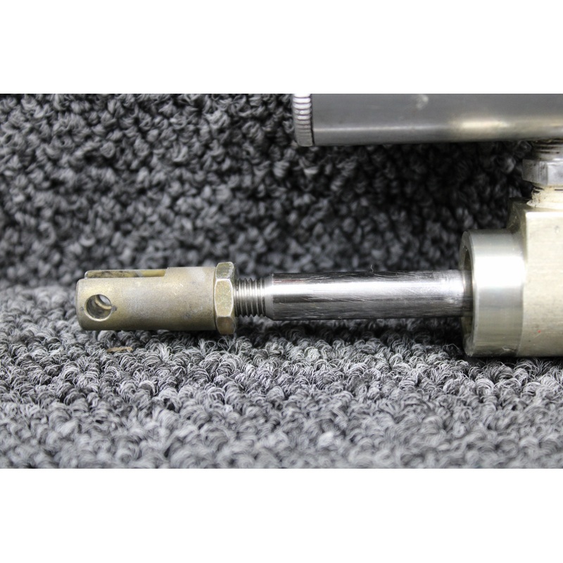 10-54A Aircraft Accessories Master Brake Cylinder with Reservoir RH