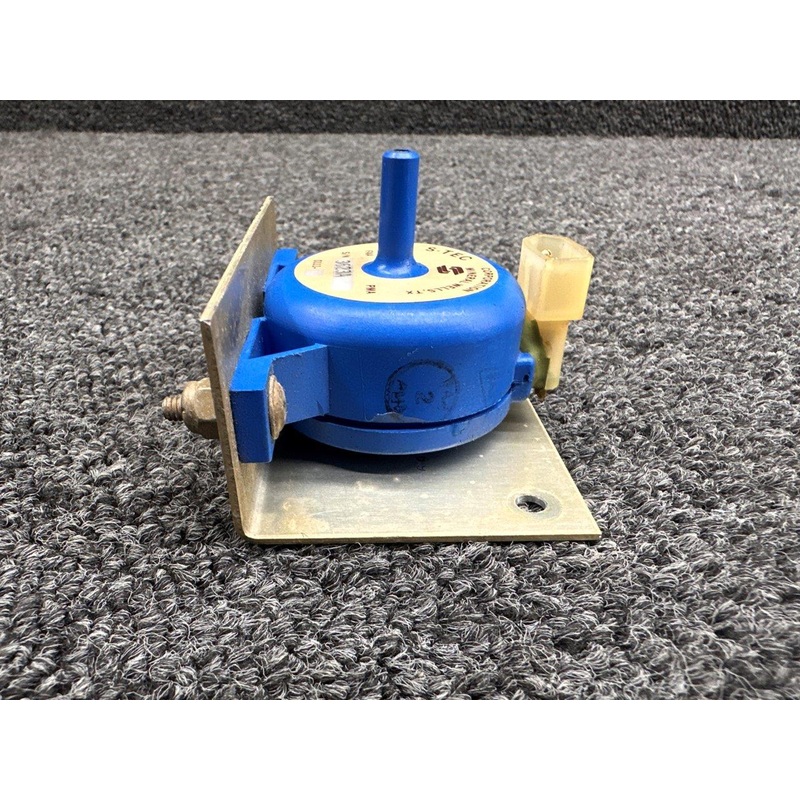 0111 S-Tec Absolute Pressure Transducer with Connector and Mount