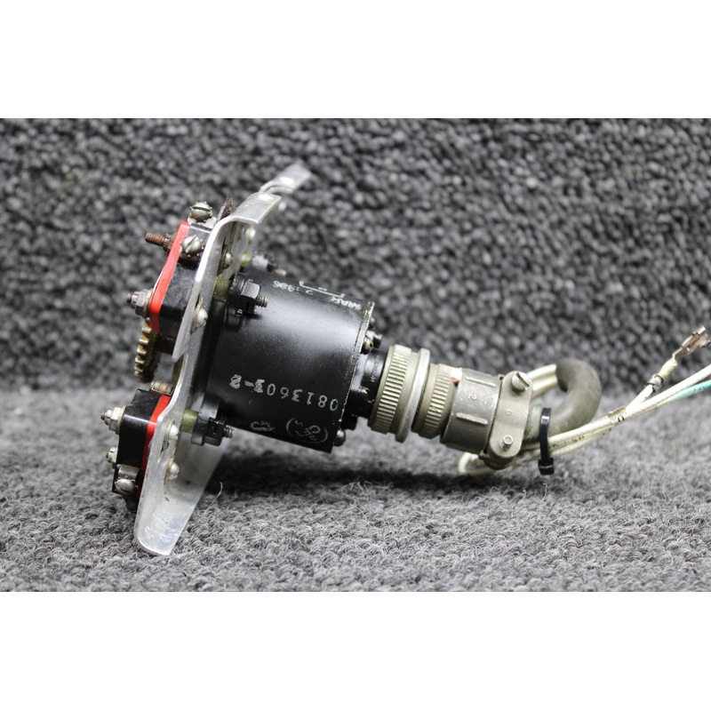 8TJ9PAV Instruments Flap Position Transmitter with Switches, Bracket (Volts: 24)