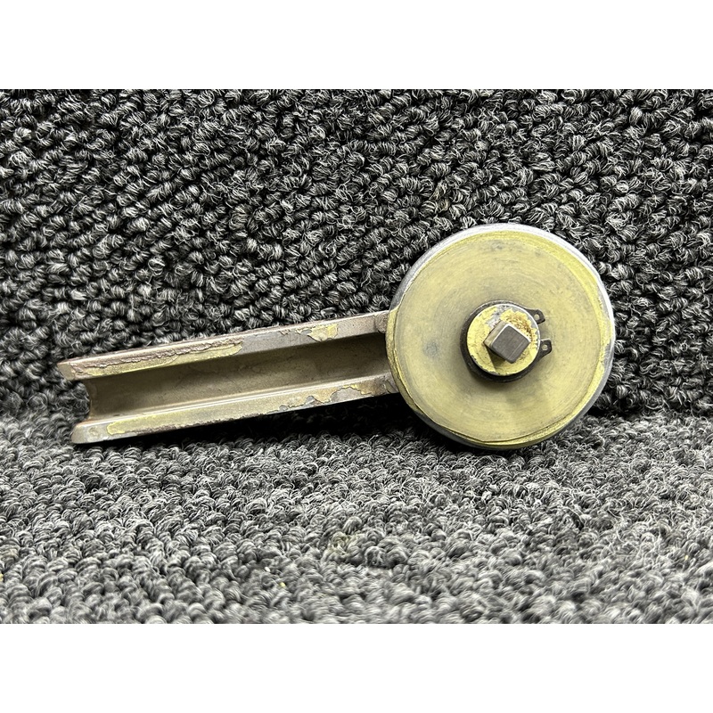 20138-2 Bell 206L-1 Aft Litter Door Latch Handle