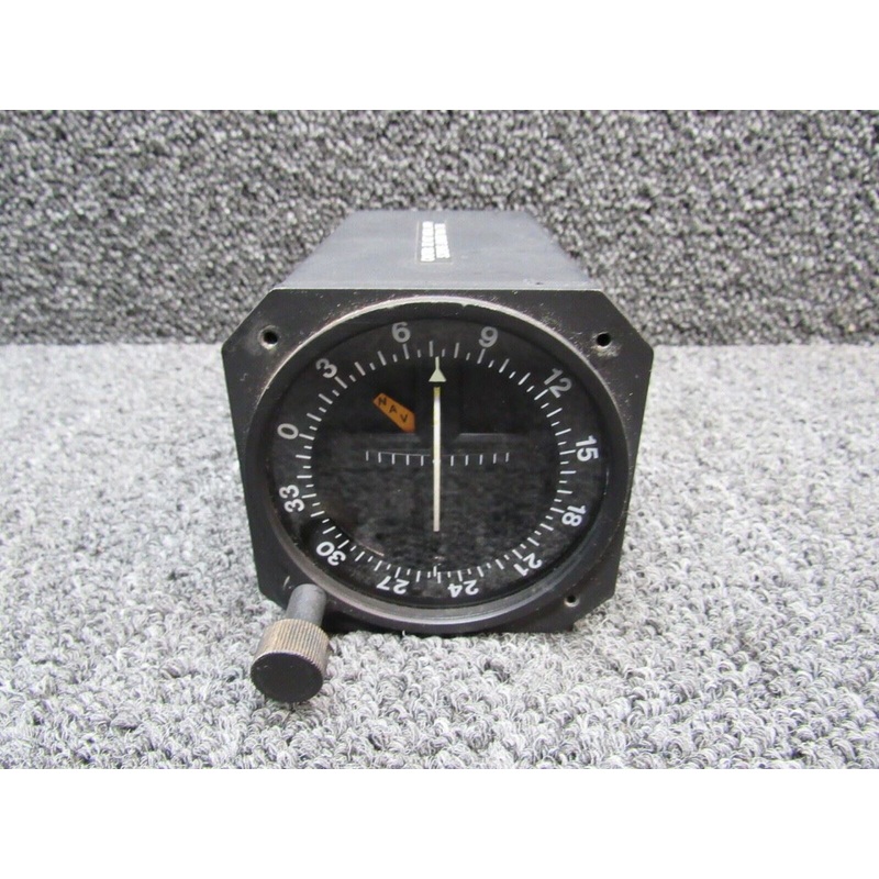 ID-824 Narco VOR / LOC indicator (a)