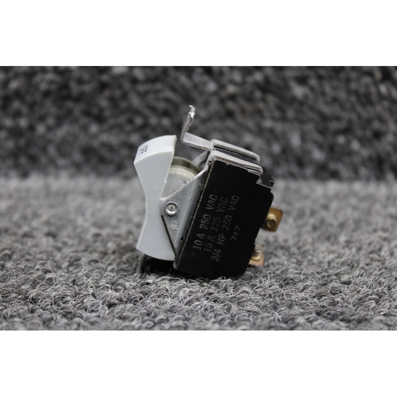 8911K580 (Alt: 99377-003) Cutler-Hammer Landing Light Switch (125V or 250V)