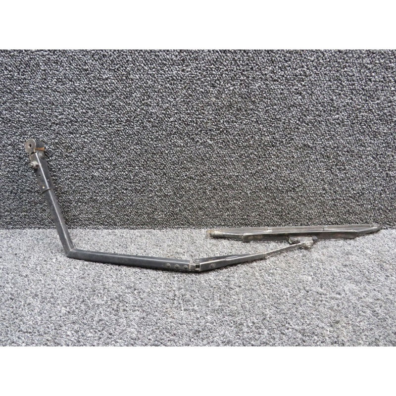 551-923 (Alt: XW21559-2) Piper PA-31P Alco Windshield Wiper Arm RH