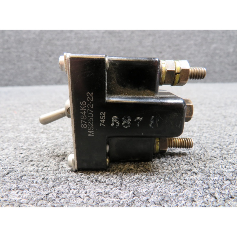 MS25072-22 (Alt: 8784K6) Cutler-Hammer Toggle Switch
