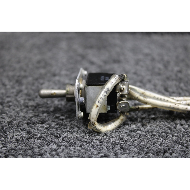 8860K4 (Alt: MS25201-4) Cutler Hammer 3 Position Toggle Switch