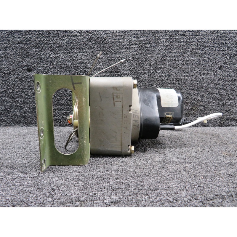 1C784-2-972 Century Flight Systems Autopilot Servo with Bracket
