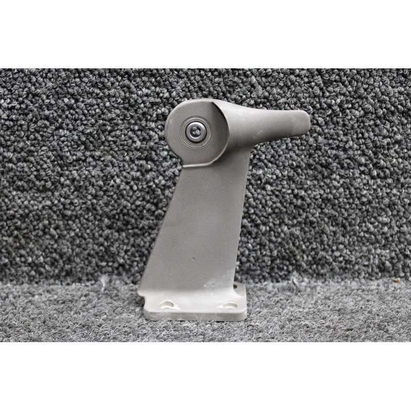 LA57265430 (Cast: LA57265431) Columbia LC41-550FG Flap Hinge Aft (WS 143.5)
