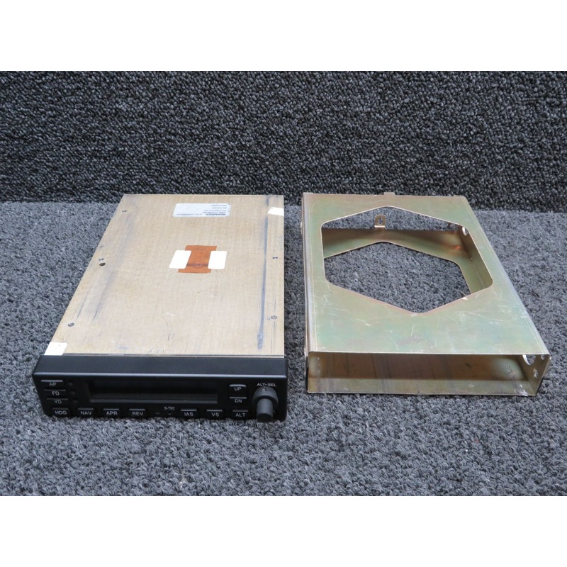 01304-01-01-001 S-Tec Autopilot Controller Computer w Tray and Mods (Volts: 28)