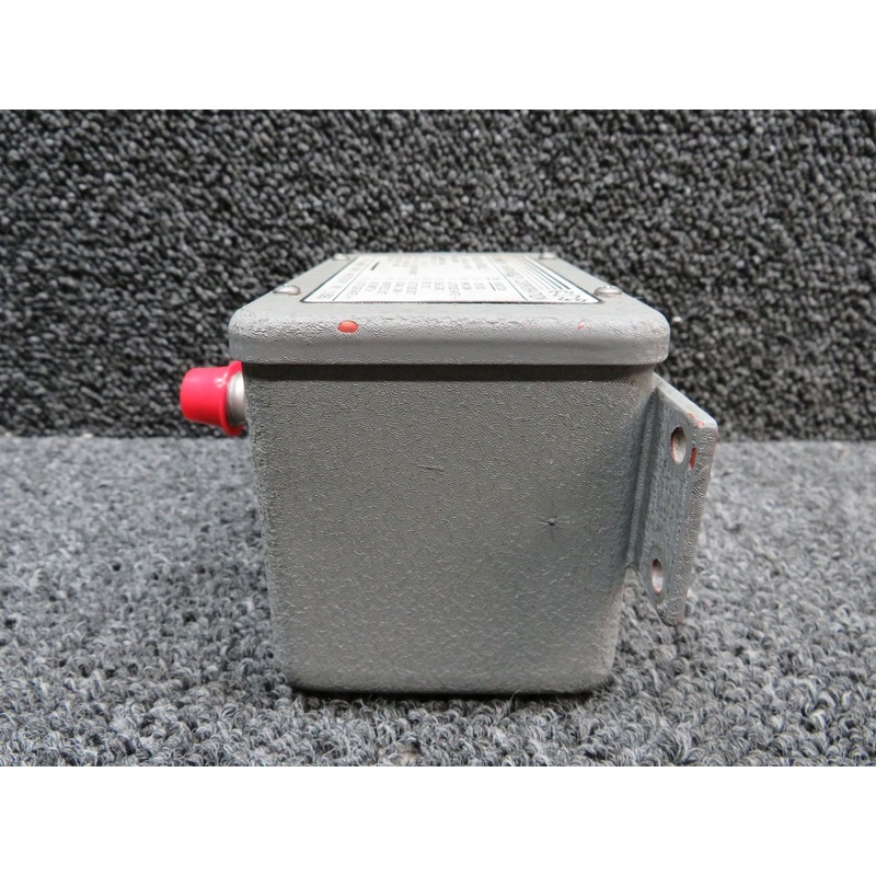 04077 MOD-1 CIC 8800M Air Data Module (Volts: 28, Altitude Rate: 10000)