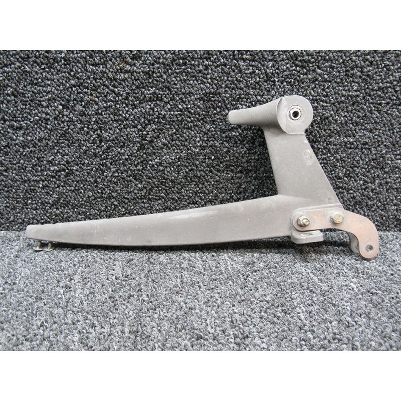 LA57265230 Columbia 350 Hinge Assembly Aft Flap WS 65.5 (CAST)