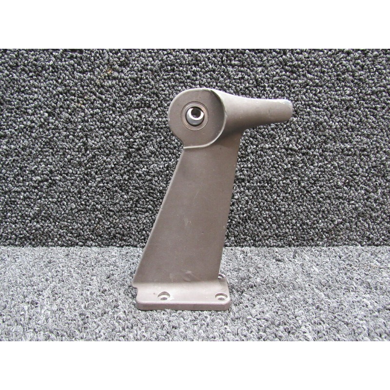 LA57265330 Columbia 350 Hinge Assembly Aft Flap WS 104.5 (CAST)