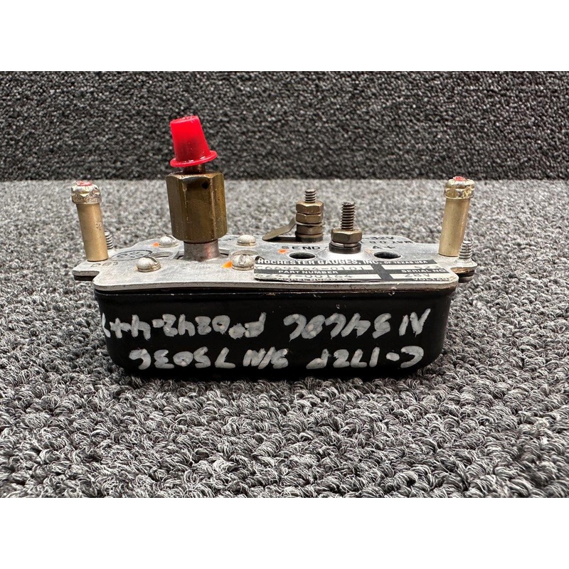 6247-00164 (Alt: C669564-0101) Rochester Oil Pressure Indicator (Volts: 28)