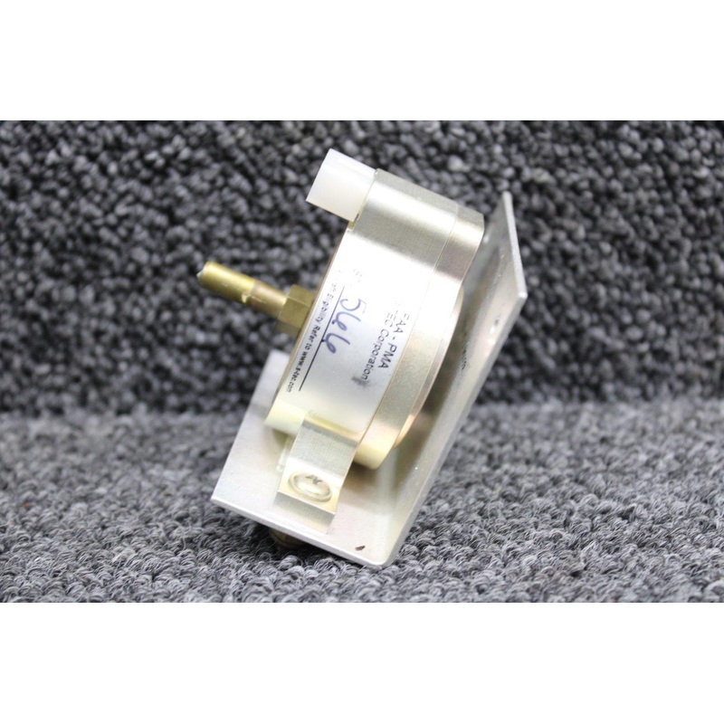 0111 S-Tec Absolute Pressure Transducer Assembly with Bracket (New Style)