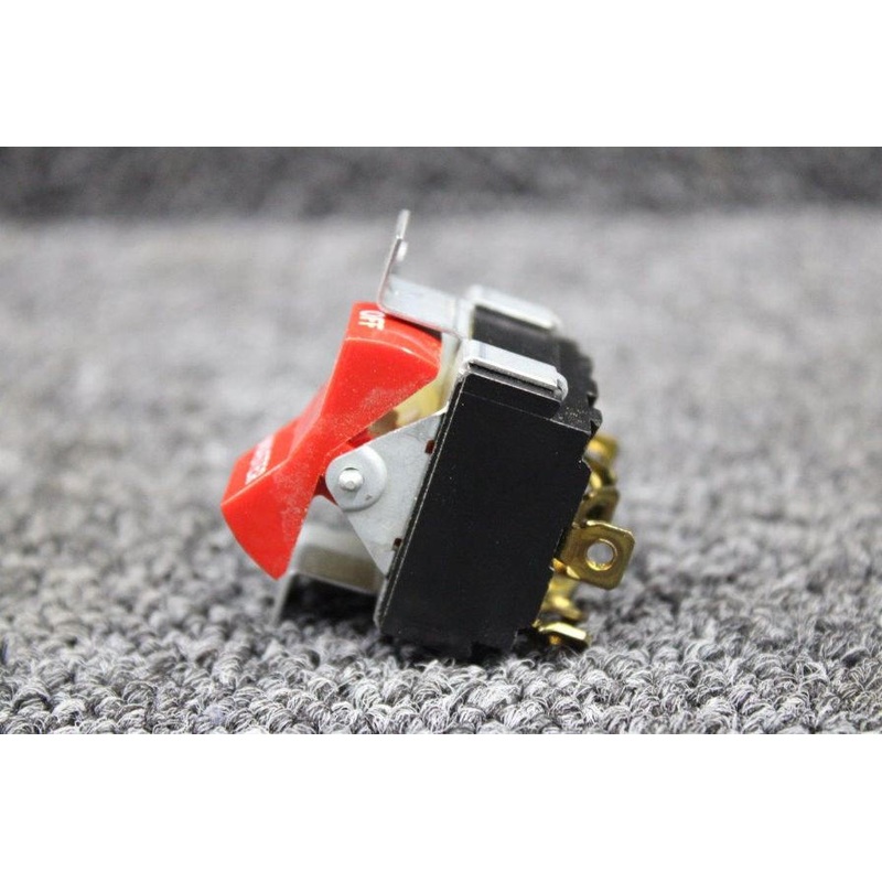 587-837 Cutler-Hammer Rocker Master Switch (NEW OLD STOCK) (SA)
