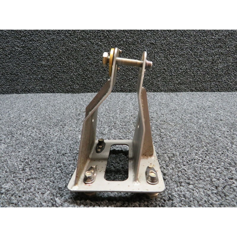 LA27275702 (FSO: 2861100-2) Columbia 400 Bracket Aileron Bellcrank RH