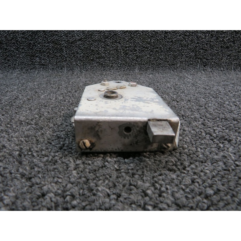 196567-10 / 196566 Bellanca 14-19-3A Plate & Lock Lower Cabin Door
