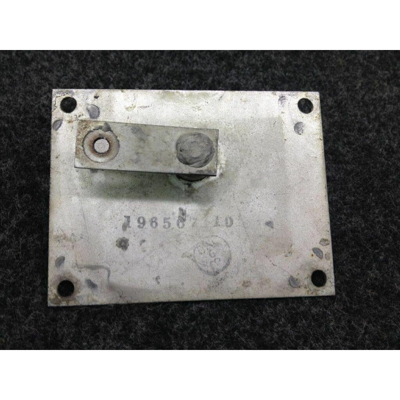 196567-20 (Alt: 196567-10) Bellanca 17-30 Plate & Arm Assy Cabin Door