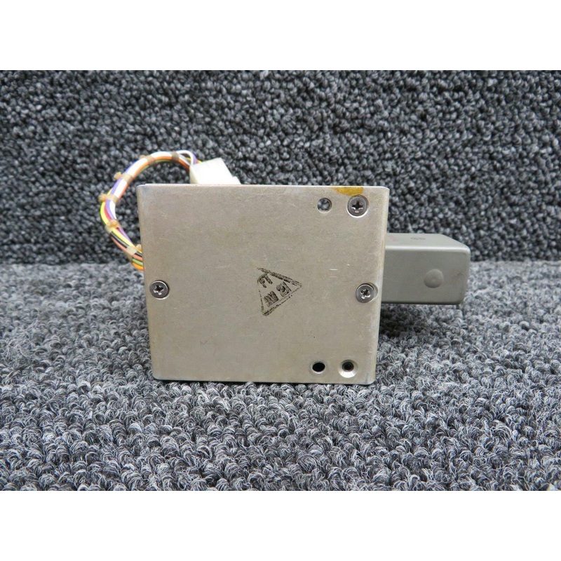 9910285-2 (ALT: 1434-1) Cessna 402C Avtech Corp. Surface De-Ice Timer Module (Volts: 28)