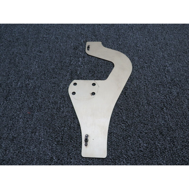 LA53321124 (FSO: 2841100-14) Columbia 400 Wheel Pant Bracket RH