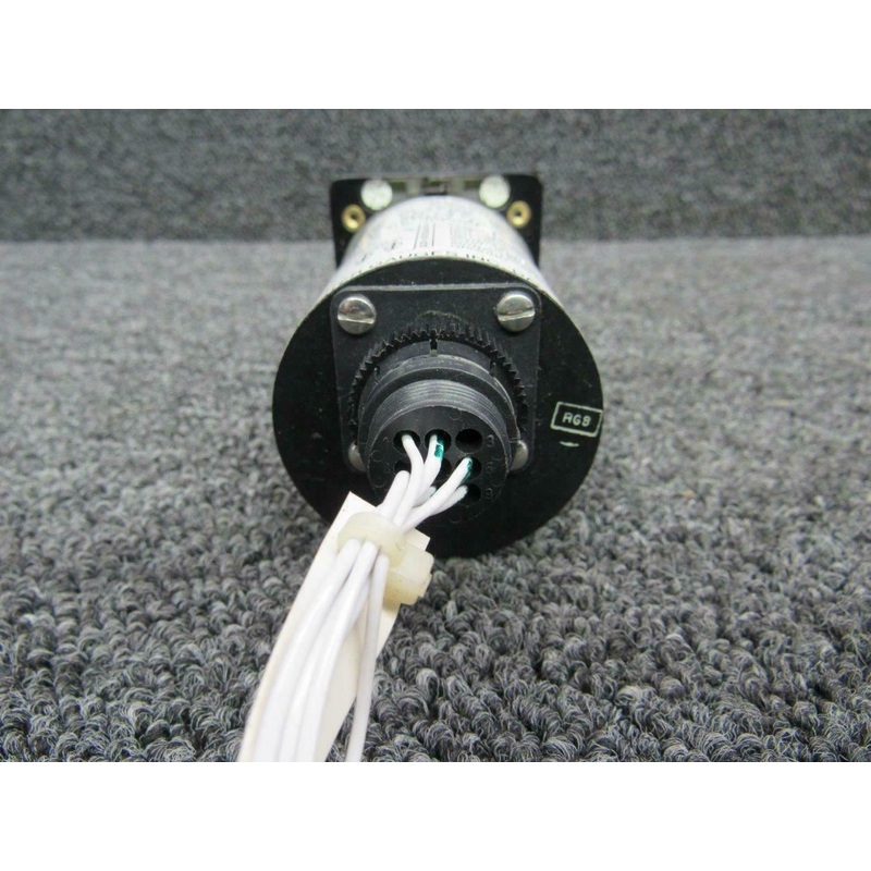 EG5045-06011 Rochester Dual Oil Temp / Pressure Gauge (Volts: 28)