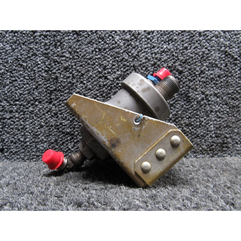 318-00050 Thomas A Edison Oil Pressure Transmitter with Bracket