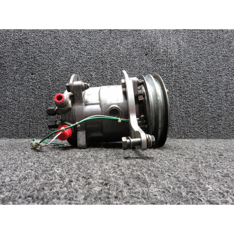 U8396 Sanden AC Compressor with Support Bracket
