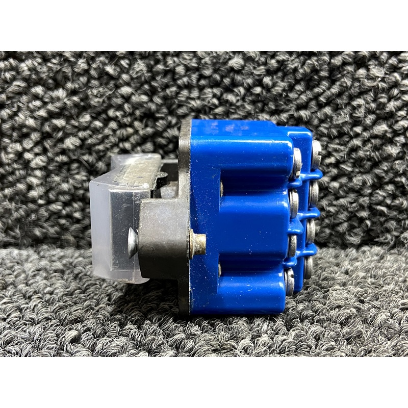4TP12-7 (Alt: 487-882) UND Lab Engine Start Switch