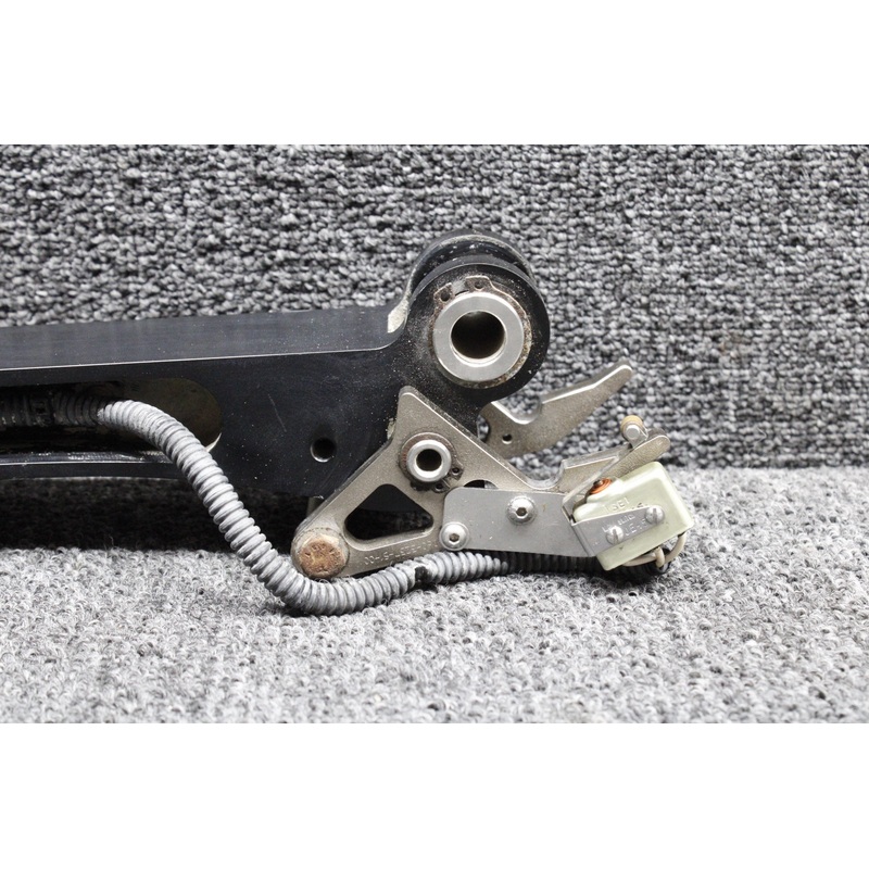 D60-3237-31-51 Diamond DA42-NG Main Gear Folding Stay Lever LH