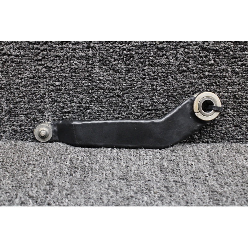 D60-3237-61-00 Diamond DA42-NG Main Gear Pen Bracket LH