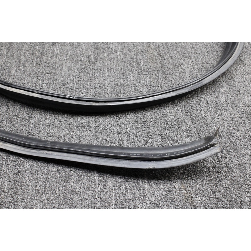 10.2508-8961 Diamond DA42-NG Forward Cargo Door Seal