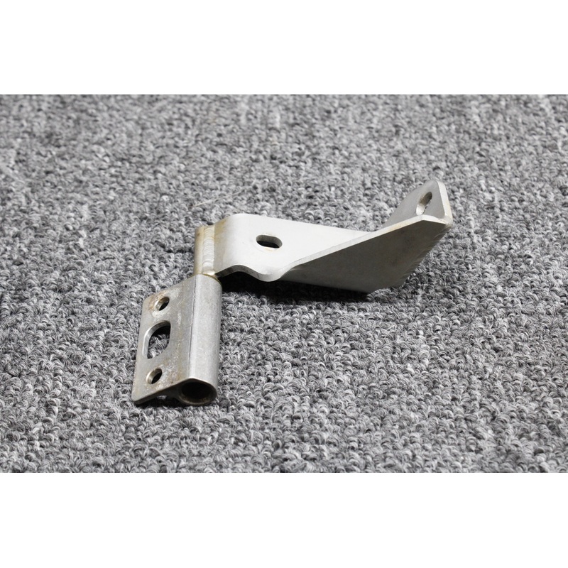 D60-5287-73-00-01 Diamond DA42-NG Main Gear Door Hinge Aft LH (Pitting)