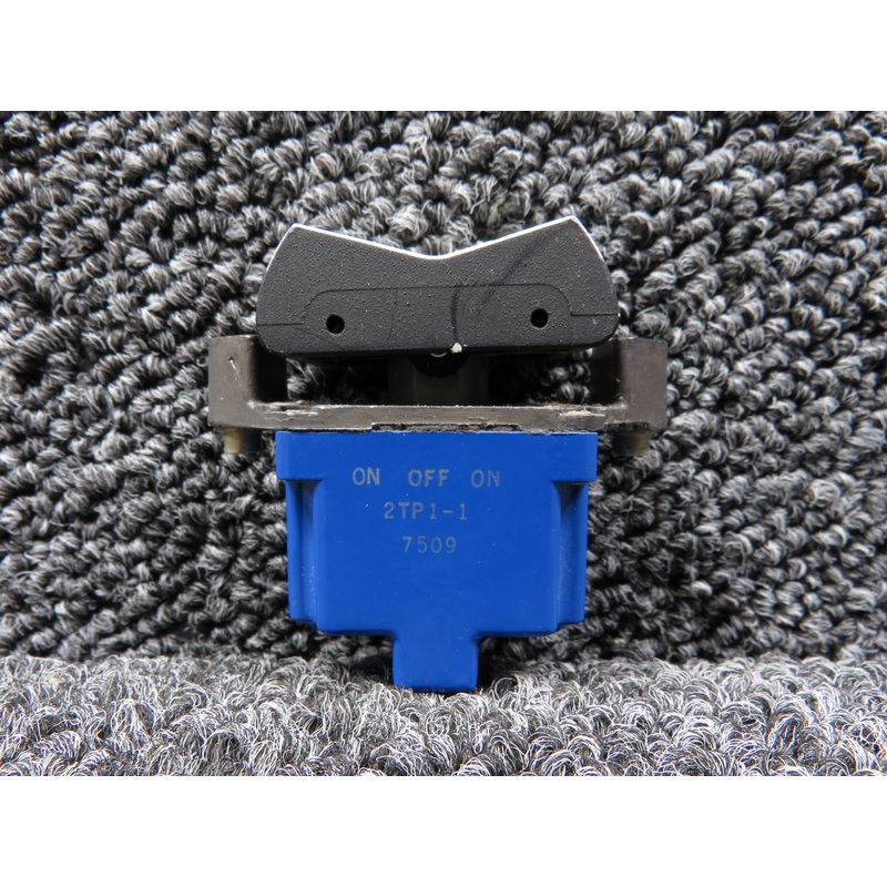 2TP1-1 Und Lab Inc Maintained Toggle Rocker Switch (White)