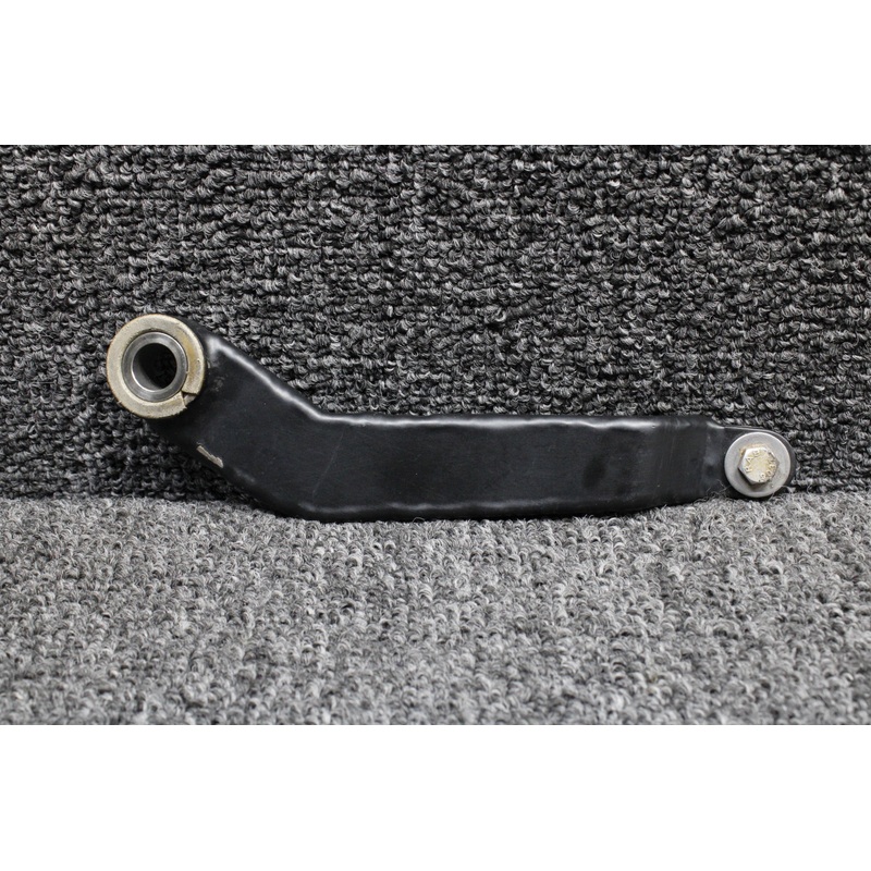 D60-3237-62-00 Diamond DA42-NG Main Gear Pen Bracket RH