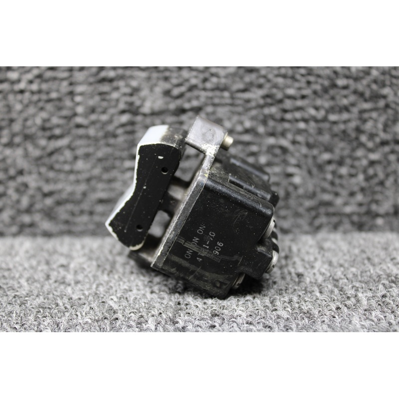 4TP1-70 Und Lab Rocker Switch (AP Trim Test, Yaw Test)