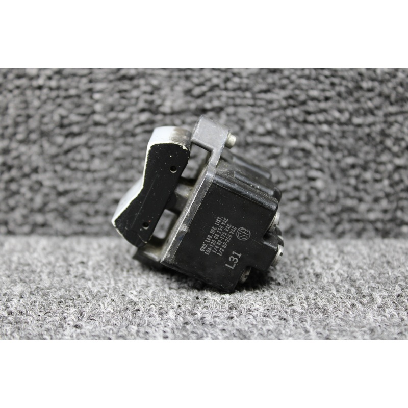 4TP1-70 Und Lab Rocker Switch (Auxiliary Trim)