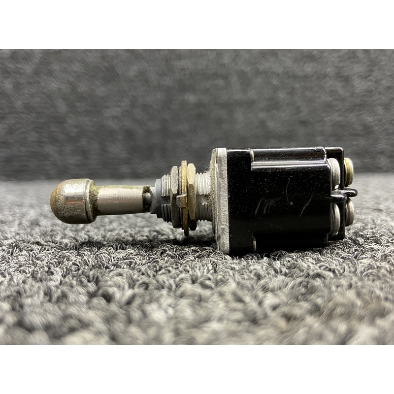 2TL1-10N (Alt: MS27408-4N) UND Lab Toggle Switch with Reset