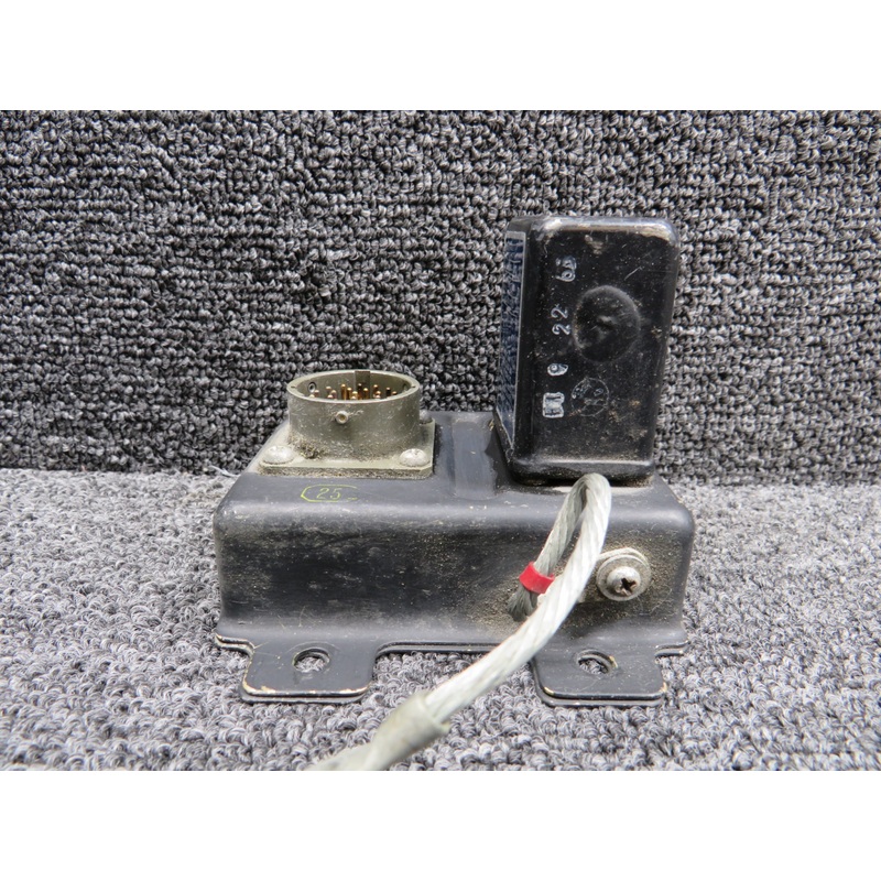 A715-1 United Control Box De-Ice Switch (28V)