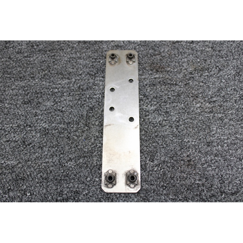 D41-3213-32-00 Diamond DA40-180 Main Gear Wheel Fairing Mount Bracket RH