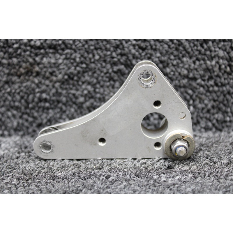 DA4-2717-50-50 Diamond DA40-180 Aileron Bellcrank LH or RH