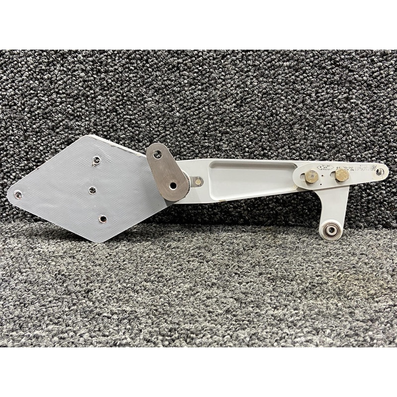 100-172-2101, 100-172-2042-D01 Kodiak FOD Bypass Door Lever Arm w Shaft Pivot