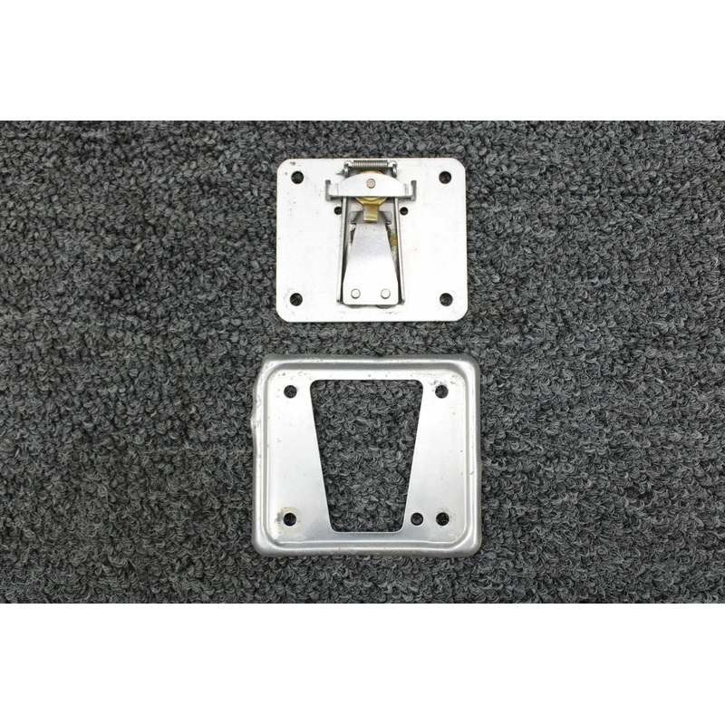 494-338 (Alt: 295-307) Piper PA31-350 Wedjit Seat Base Plate Assembly
